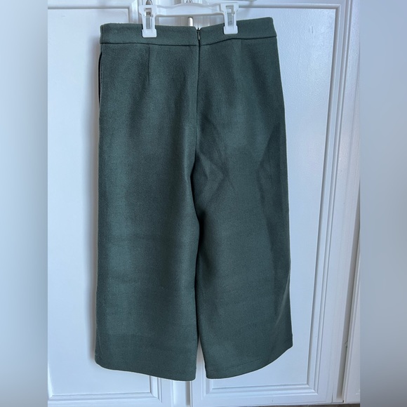 Sea Green Culotte Pants with side pockets, back secret zip closure.Size M - Picture 2 of 5
